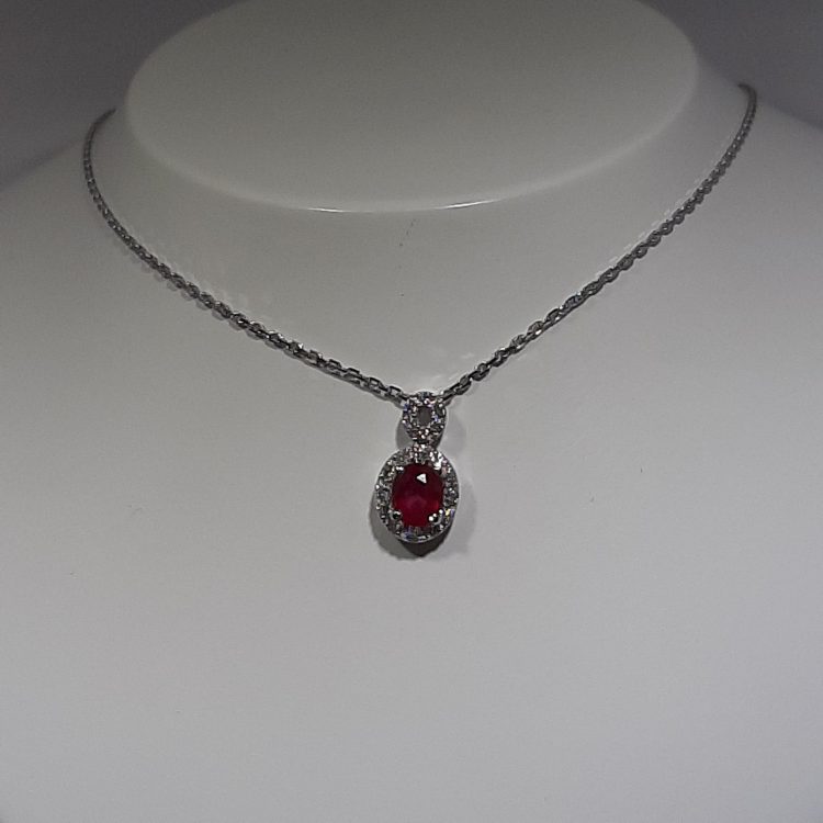 Collier pendentif rubis pavage Diamants  sur or blanc 18k